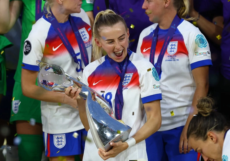 Lucy Bronze Reveals She Played Through Euro 2025 With a Fractured Tibia Lucy Bronze Reveals She Played Through Euro 2025 With a Fractured Tibia
